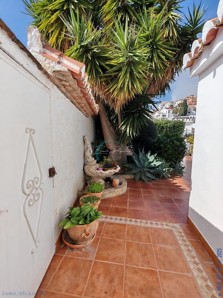 5 quarto Casa em Banda para venda em Nerja com piscina garagem - 1 095 000 € (Ref: 9114460)