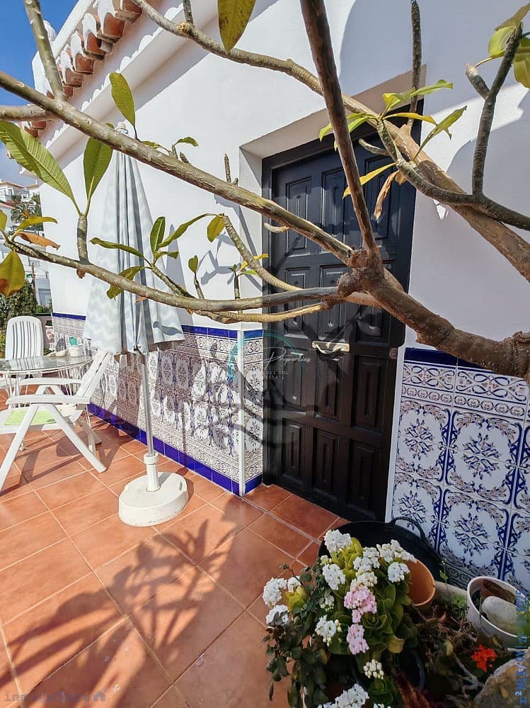 5 quarto Casa em Banda para venda em Nerja com piscina garagem - 1 095 000 € (Ref: 9114460)