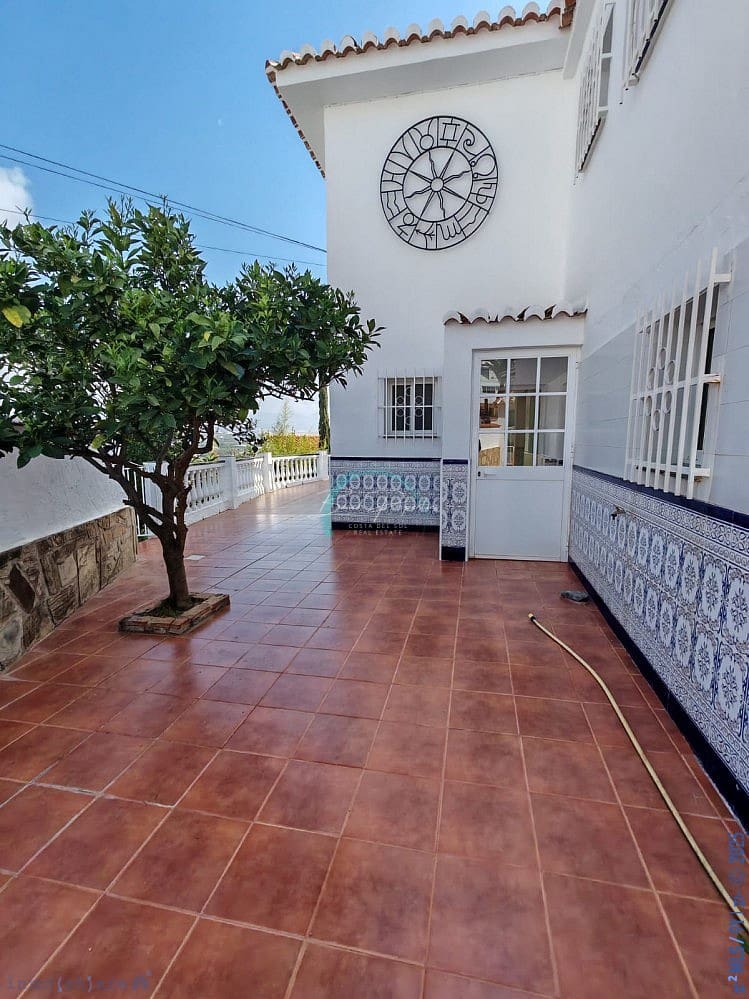 5 quarto Casa em Banda para venda em Nerja com piscina garagem - 1 095 000 € (Ref: 9114460)