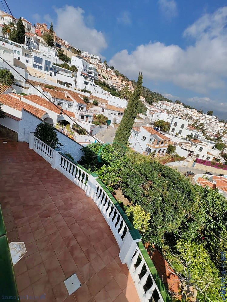 5 quarto Casa em Banda para venda em Nerja com piscina garagem - 1 095 000 € (Ref: 9114460)