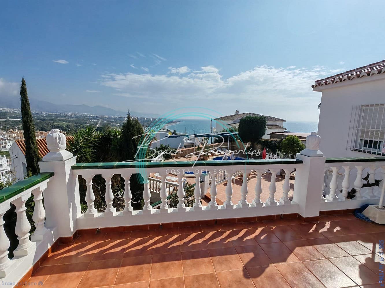 5 quarto Casa em Banda para venda em Nerja com piscina garagem - 1 095 000 € (Ref: 9114460)