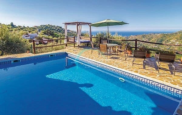 3 soveværelse Villa til leje i Torrox med swimmingpool garage - € 1.000 (Ref: 9189785)
