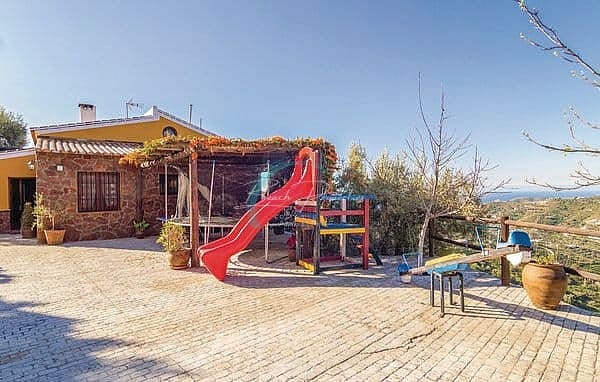 3 soveværelse Villa til leje i Torrox med swimmingpool garage - € 1.000 (Ref: 9189785)