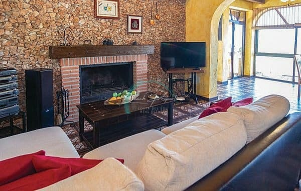 3 soveværelse Villa til leje i Torrox med swimmingpool garage - € 1.000 (Ref: 9189785)