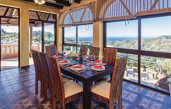 3 soveværelse Villa til leje i Torrox med swimmingpool garage - € 1.000 (Ref: 9189785)