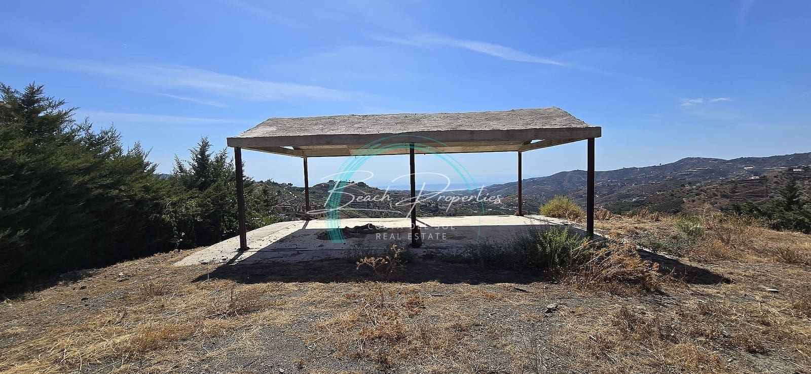 Villa for sale in Frigiliana with garage - € 250,000 (Ref: 9296424)