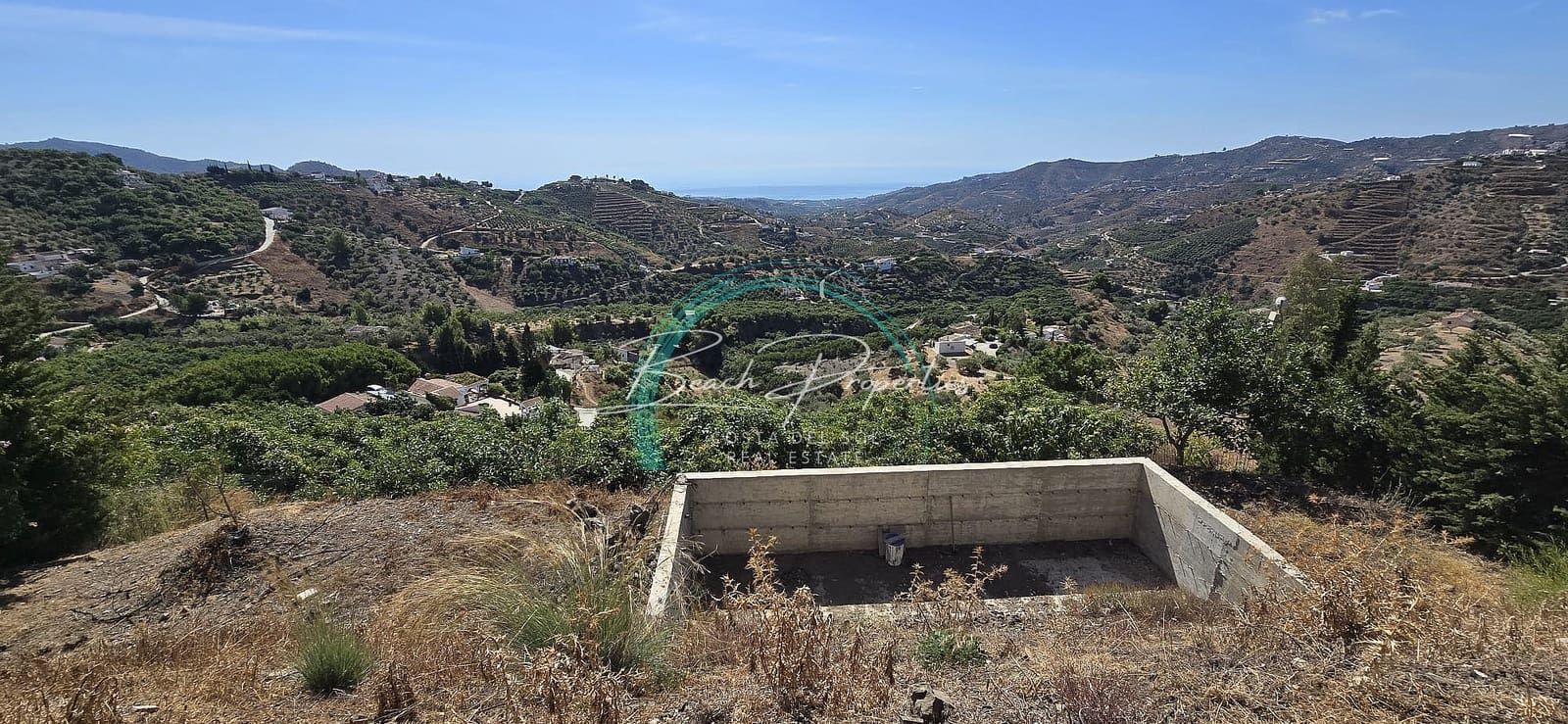 Villa for sale in Frigiliana with garage - € 250,000 (Ref: 9296424)