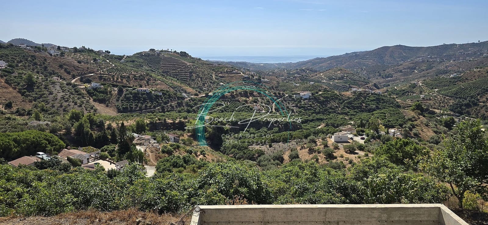 Villa for sale in Frigiliana with garage - € 250,000 (Ref: 9296424)