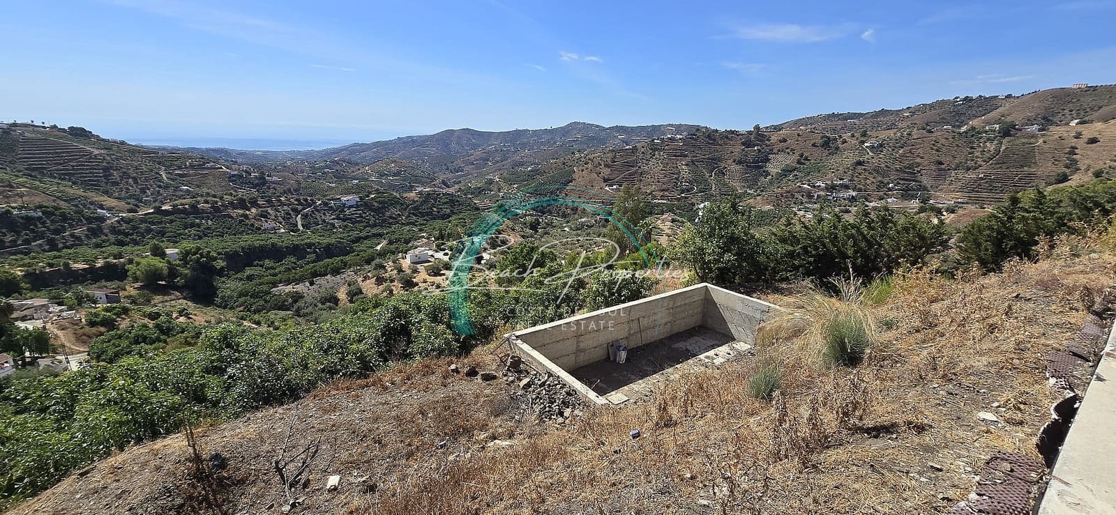 Villa for sale in Frigiliana with garage - € 250,000 (Ref: 9296424)