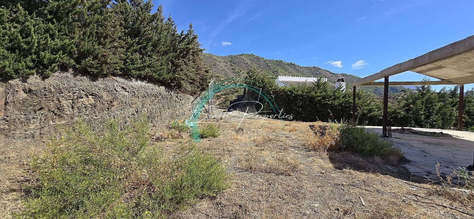 Villa for sale in Frigiliana with garage - € 250,000 (Ref: 9296424)