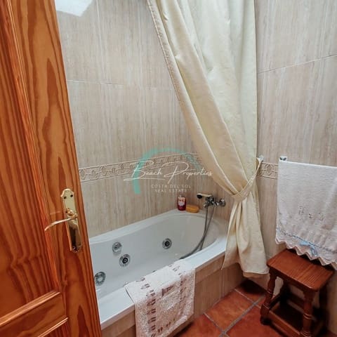 3 soveværelse Villa til salg i Frigiliana med garage - € 335.000 (Ref: 9337218)