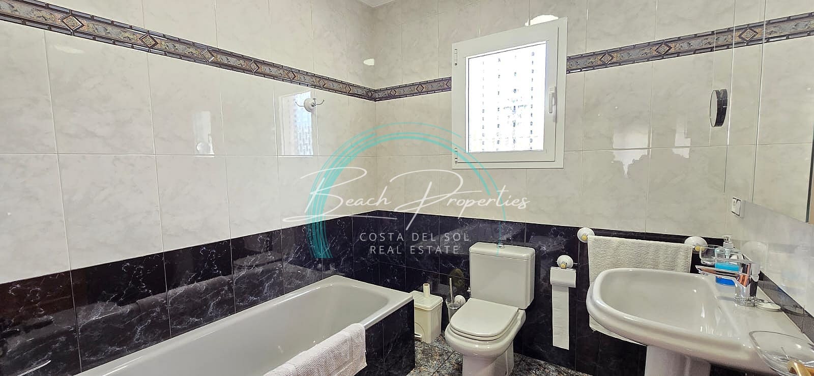 3 Zimmer Haus zu vermieten in Torrox-Costa mit Pool Garage - 1.500 € (Ref: 9460858)