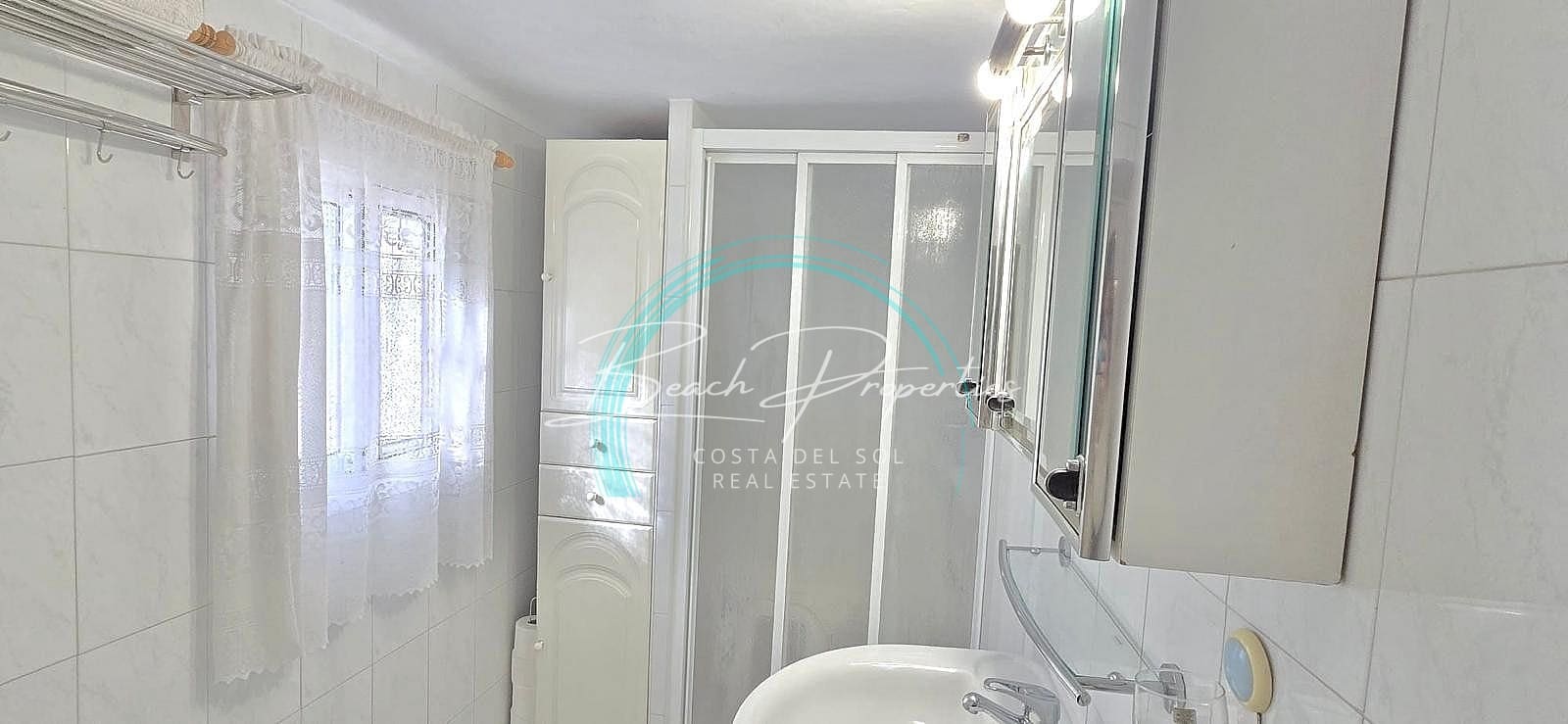 Chalet de 4 habitaciones en Torrox en venta con garaje - 315.000 € (Ref: 9460859)