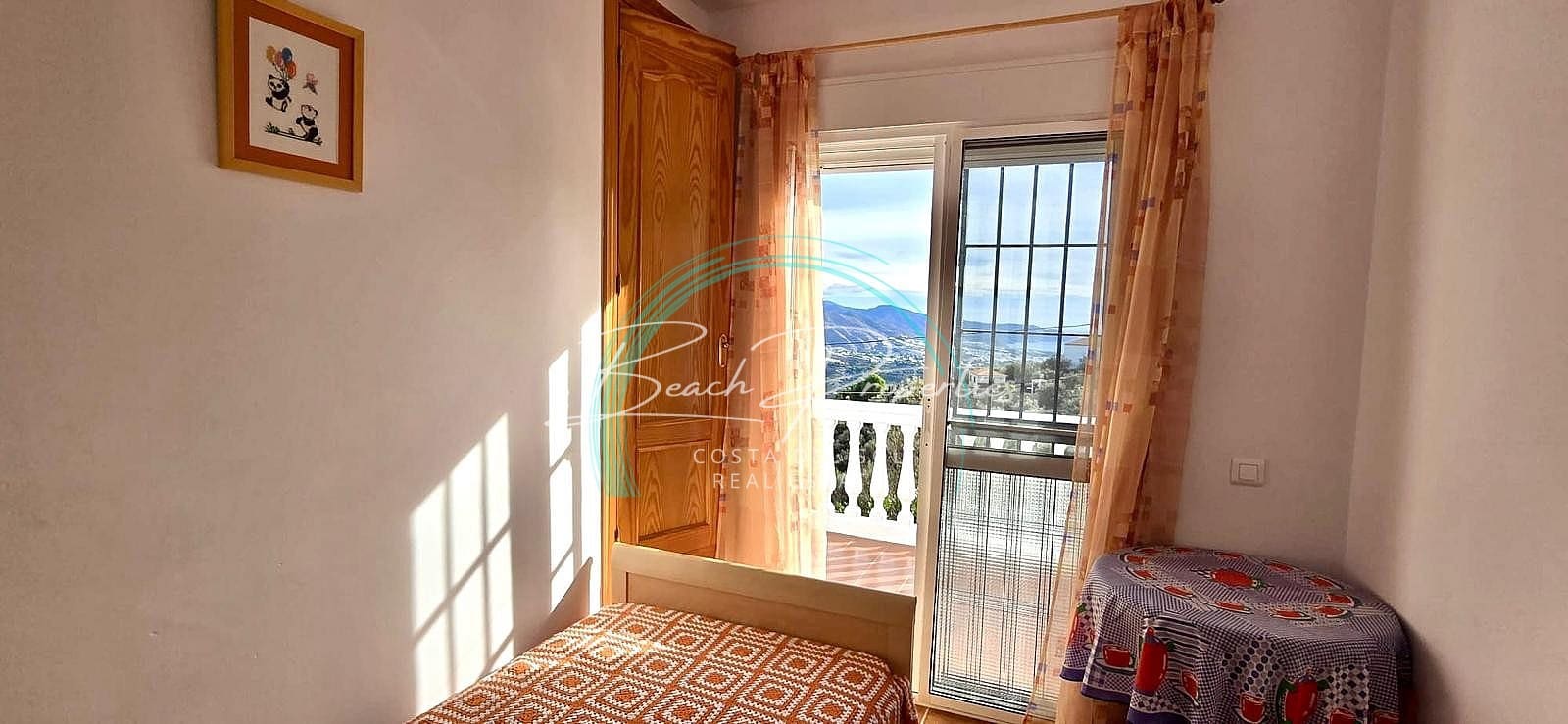 Chalet de 4 habitaciones en Torrox en venta con garaje - 315.000 € (Ref: 9460859)