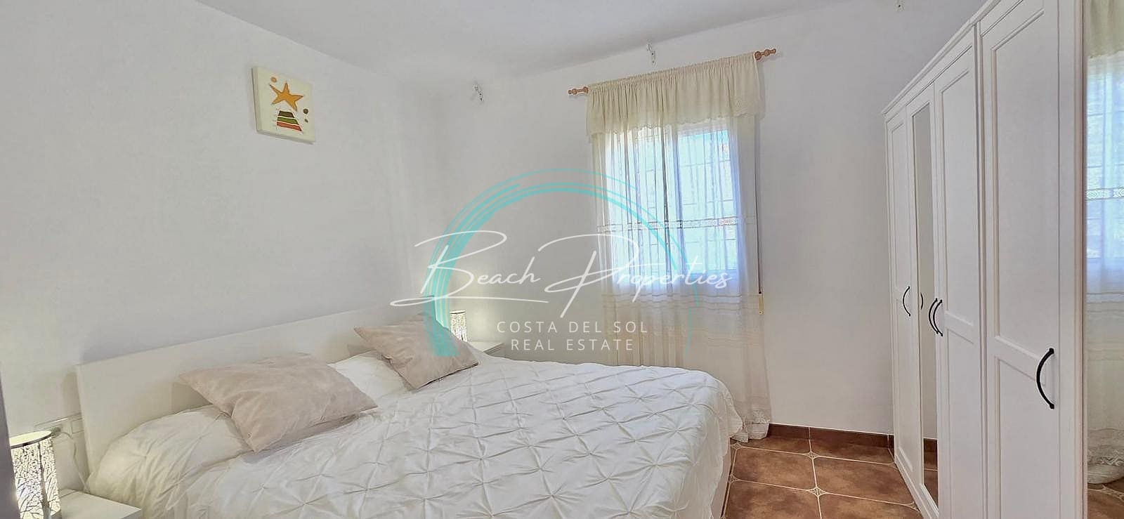 Chalet de 4 habitaciones en Torrox en venta con garaje - 315.000 € (Ref: 9460859)