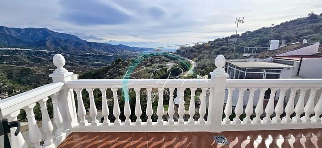 4 makuuhuone Huvila myytävänä paikassa Torrox Pueblo, Torrox mukana 
autotalli - 315 000 € (Ref: 9460859)