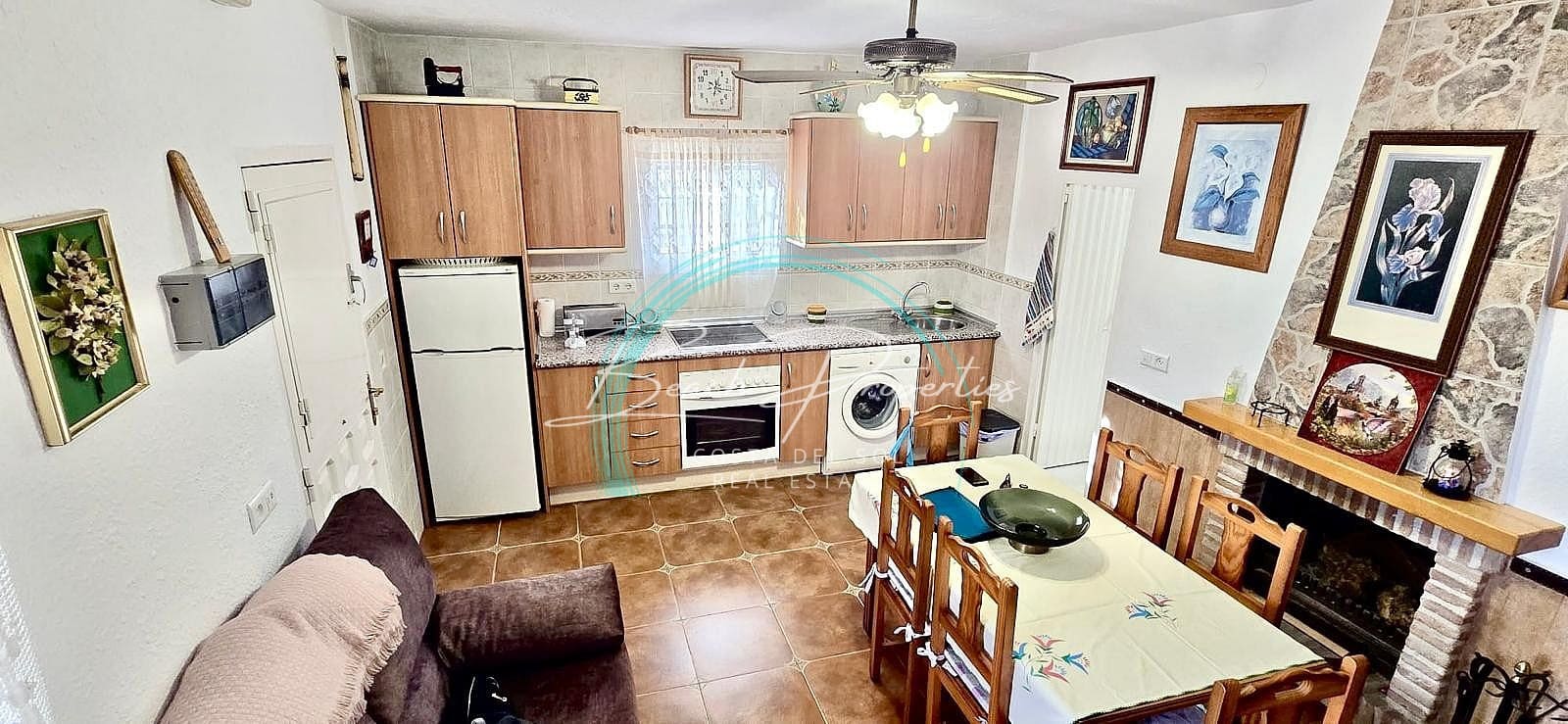 Chalet de 4 habitaciones en Torrox en venta con garaje - 315.000 € (Ref: 9460859)