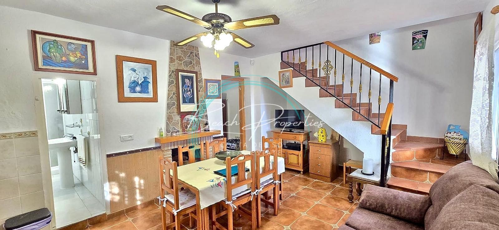 Chalet de 4 habitaciones en Torrox en venta con garaje - 315.000 € (Ref: 9460859)