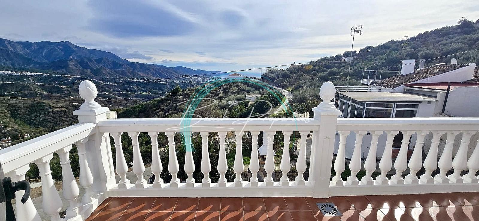 Chalet de 4 habitaciones en Torrox en venta con garaje - 315.000 € (Ref: 9460859)