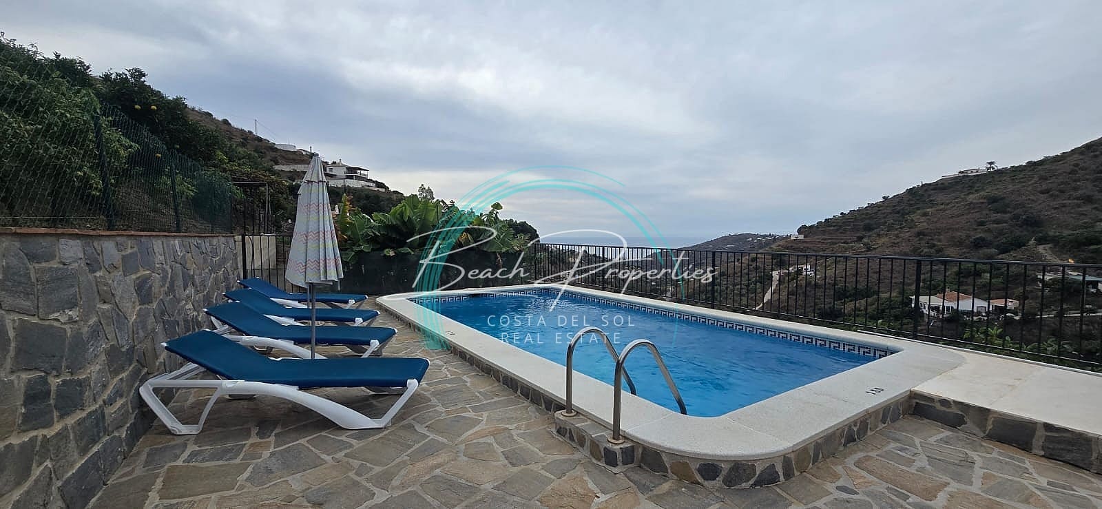 3 sovrum Villa att hyra i Torrox med pool garage - 1 350 € (Ref: 9460860)