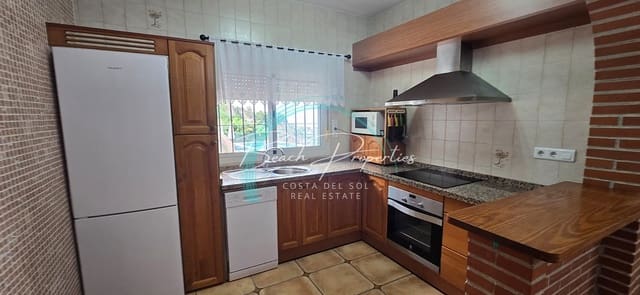 3 sovrum Villa att hyra i Torrox Pueblo, Torrox med pool garage - 1 350 € (Ref: 9460860)