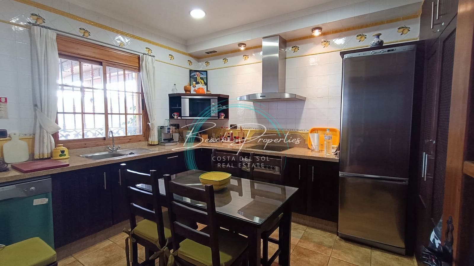 7 bedroom Townhouse for rent in Torrox with pool garage - € 2,800 (Ref: 9500953)