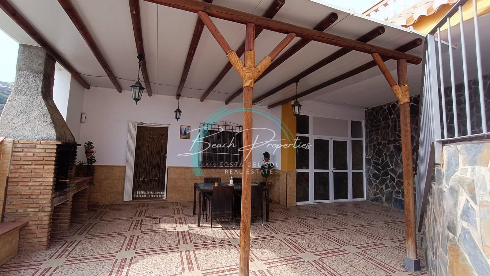 7 bedroom Townhouse for rent in Torrox with pool garage - € 2,800 (Ref: 9500953)