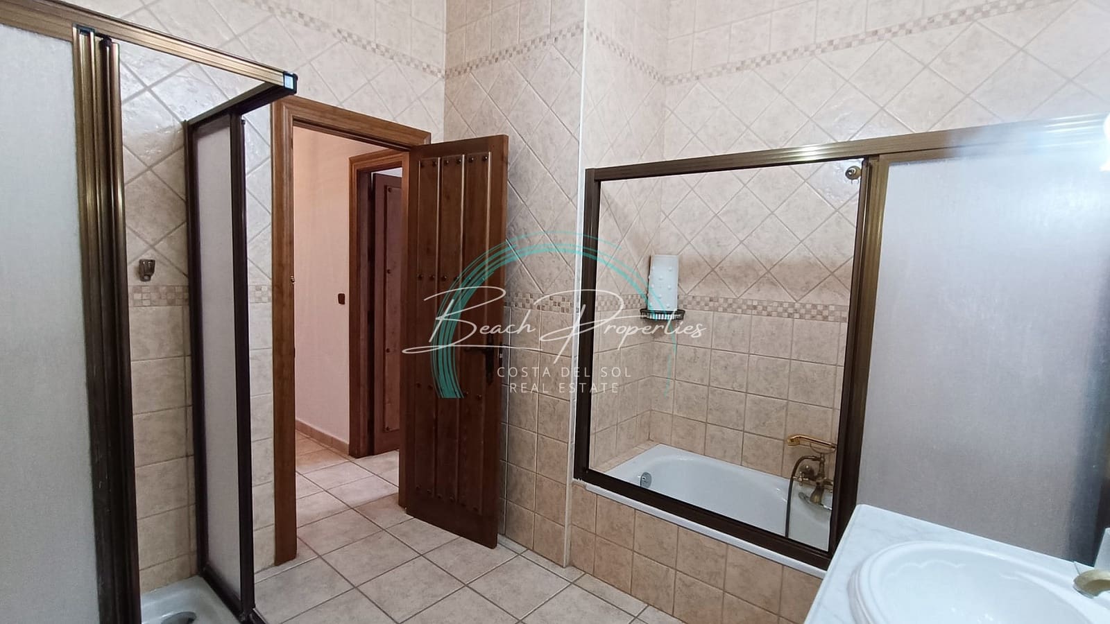 7 bedroom Townhouse for rent in Torrox with pool garage - € 2,800 (Ref: 9500953)