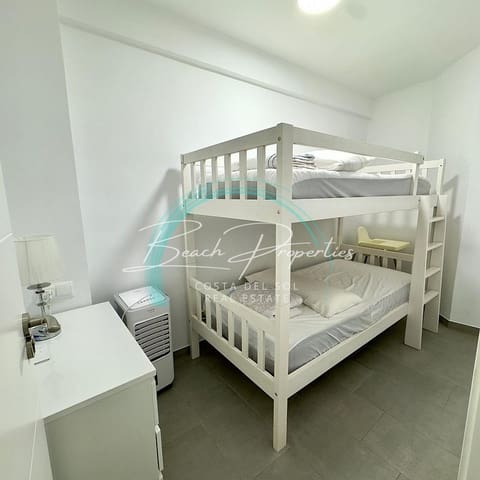 Apartamento de 3 habitaciones en Burriana, Nerja en venta con piscina - 310.000 € (Ref: 9610648)