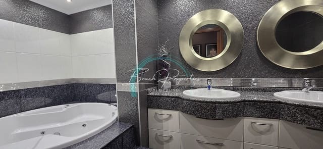 3 soveværelse Lejlighed til leje i El Morche, Torrox - € 2.000 (Ref: 9627907)