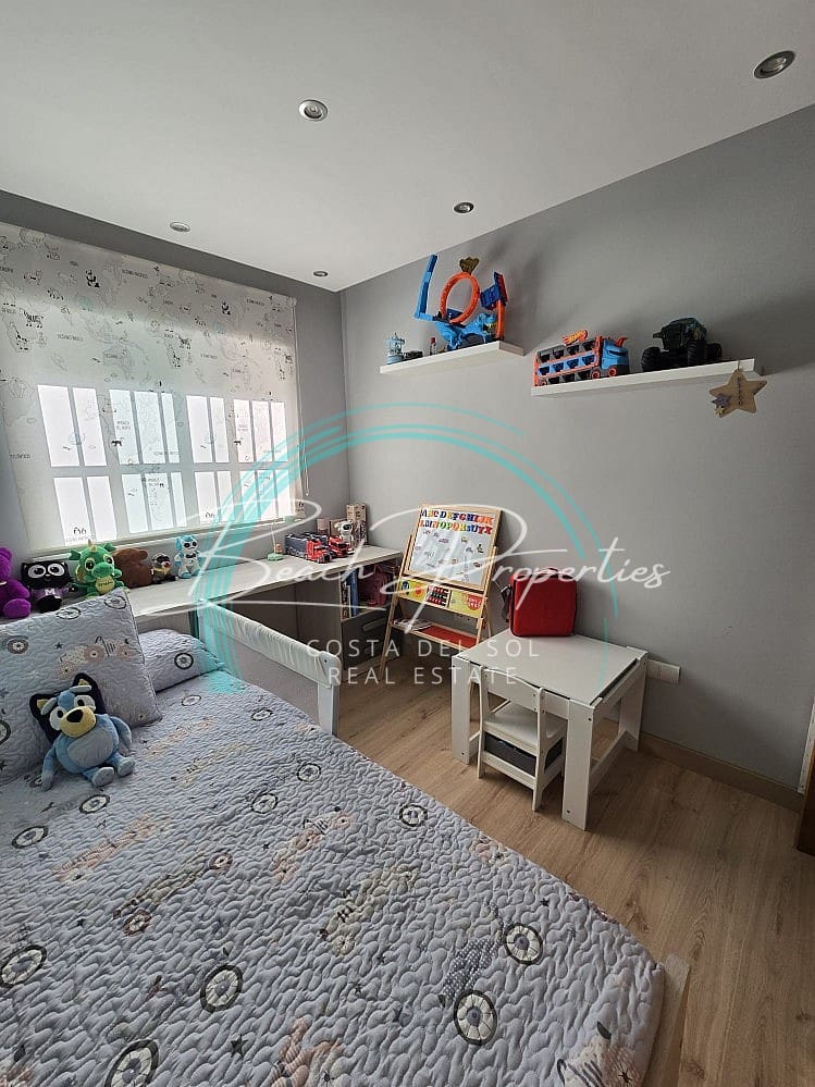 2 bedroom Apartment for sale in Torrox with pool - € 263,000 (Ref: 9629417)