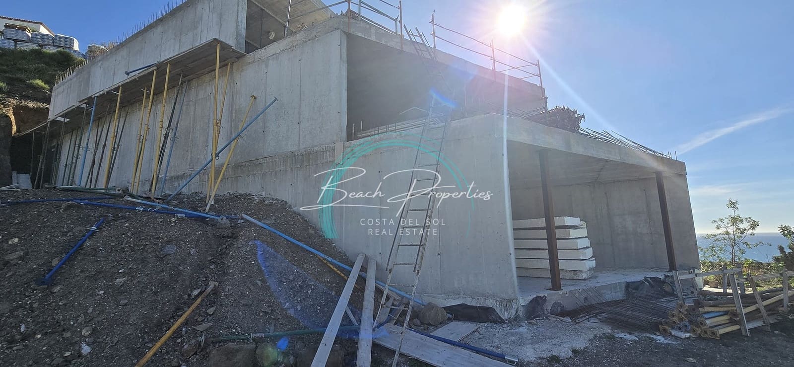 5 bedroom Villa for sale in Torrox-Costa with pool garage - € 315,000 (Ref: 9643672)