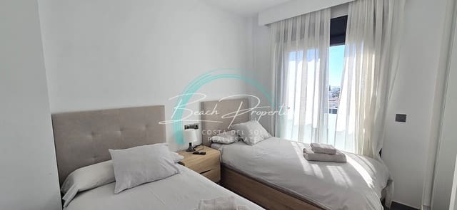 Chalet de 5 habitaciones en Avda Pescia - Ctra de Frigiliana, Nerja en alquiler con piscina garaje - 2.500 € (Ref: 9685876)