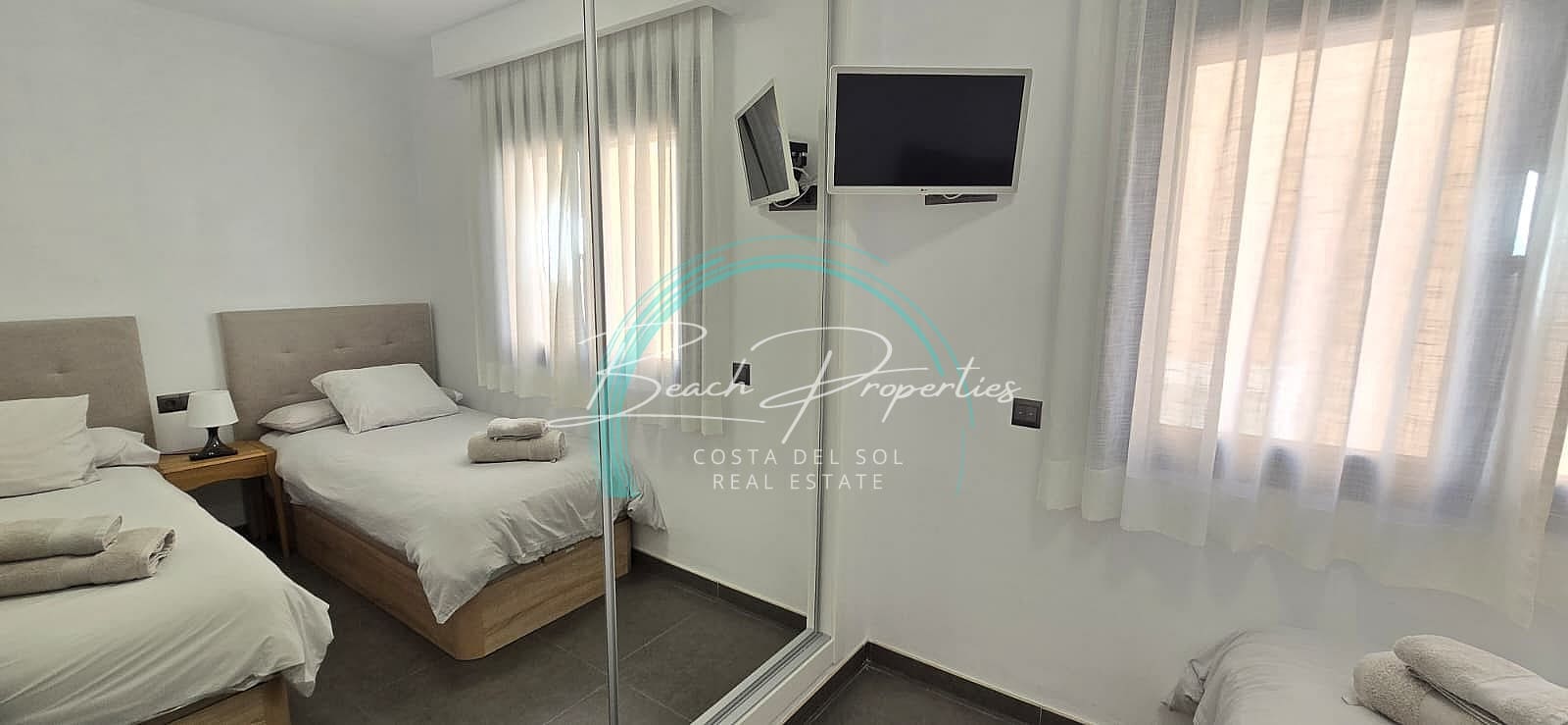 5 bedroom Villa for rent in Nerja with pool garage - € 2,500 (Ref: 9685876)