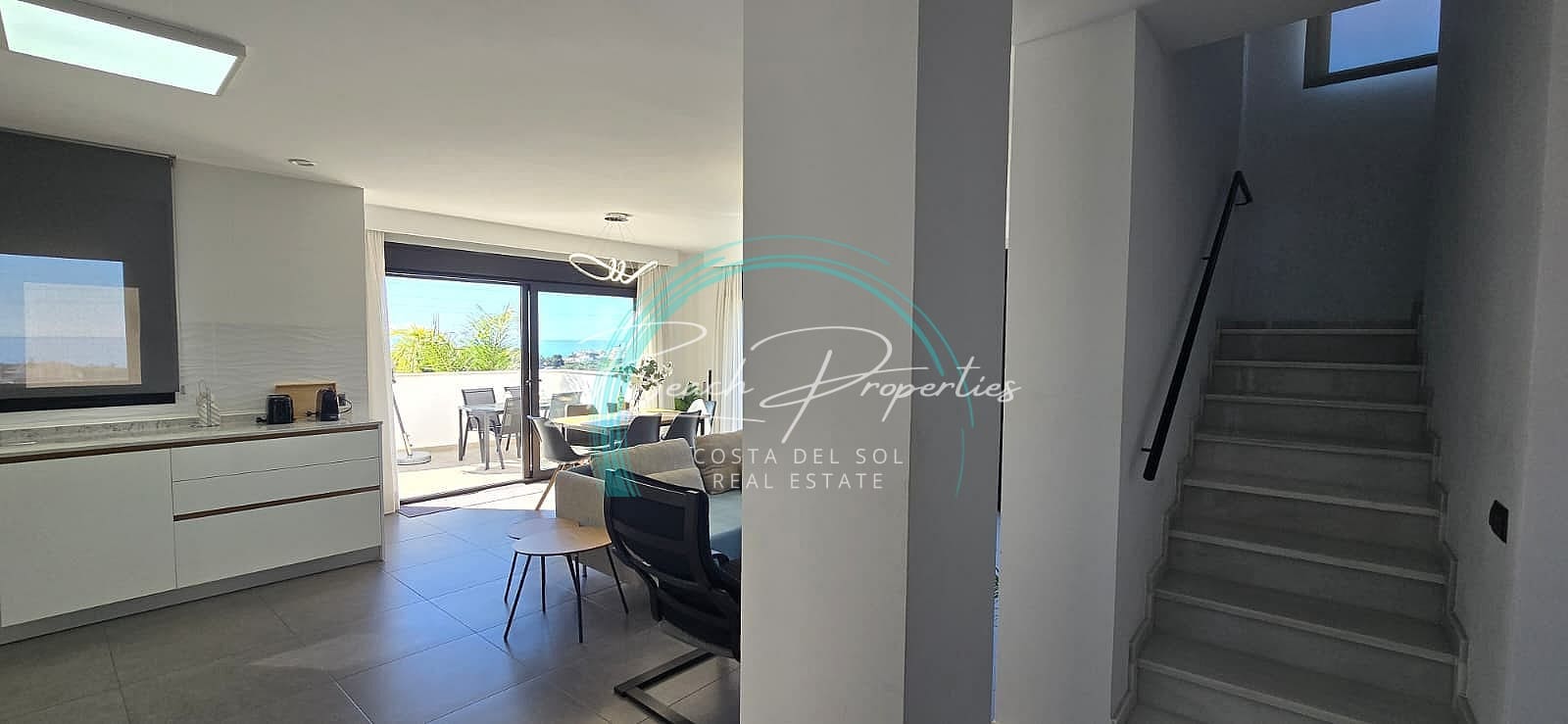 5 bedroom Villa for rent in Nerja with pool garage - € 2,500 (Ref: 9685876)