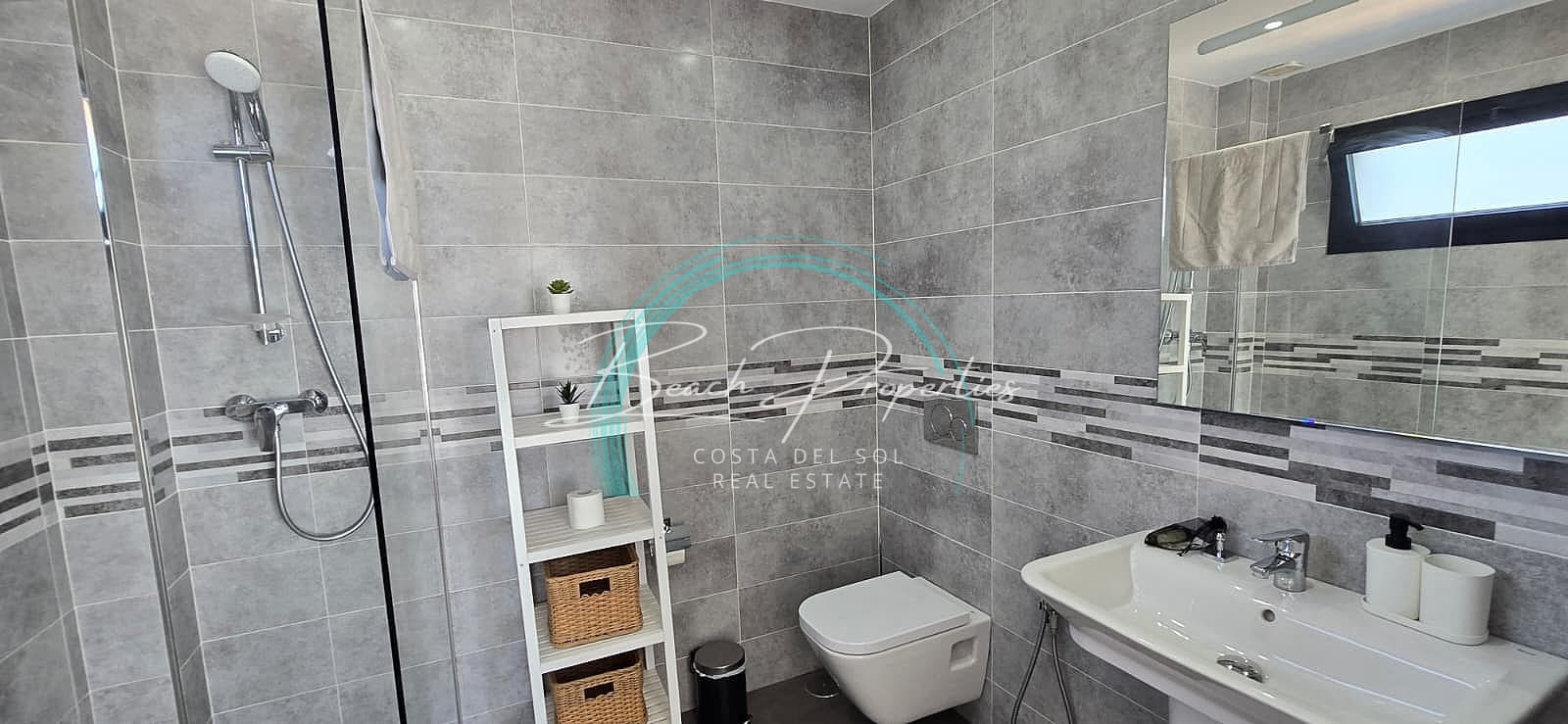 5 bedroom Villa for rent in Nerja with pool garage - € 2,500 (Ref: 9685876)