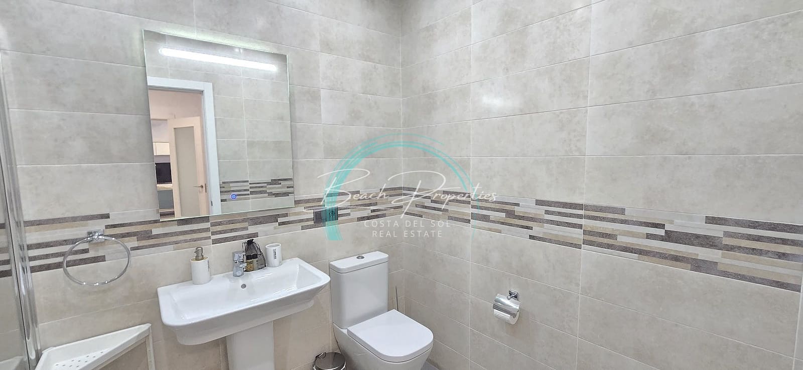 5 bedroom Villa for rent in Nerja with pool garage - € 2,500 (Ref: 9685876)