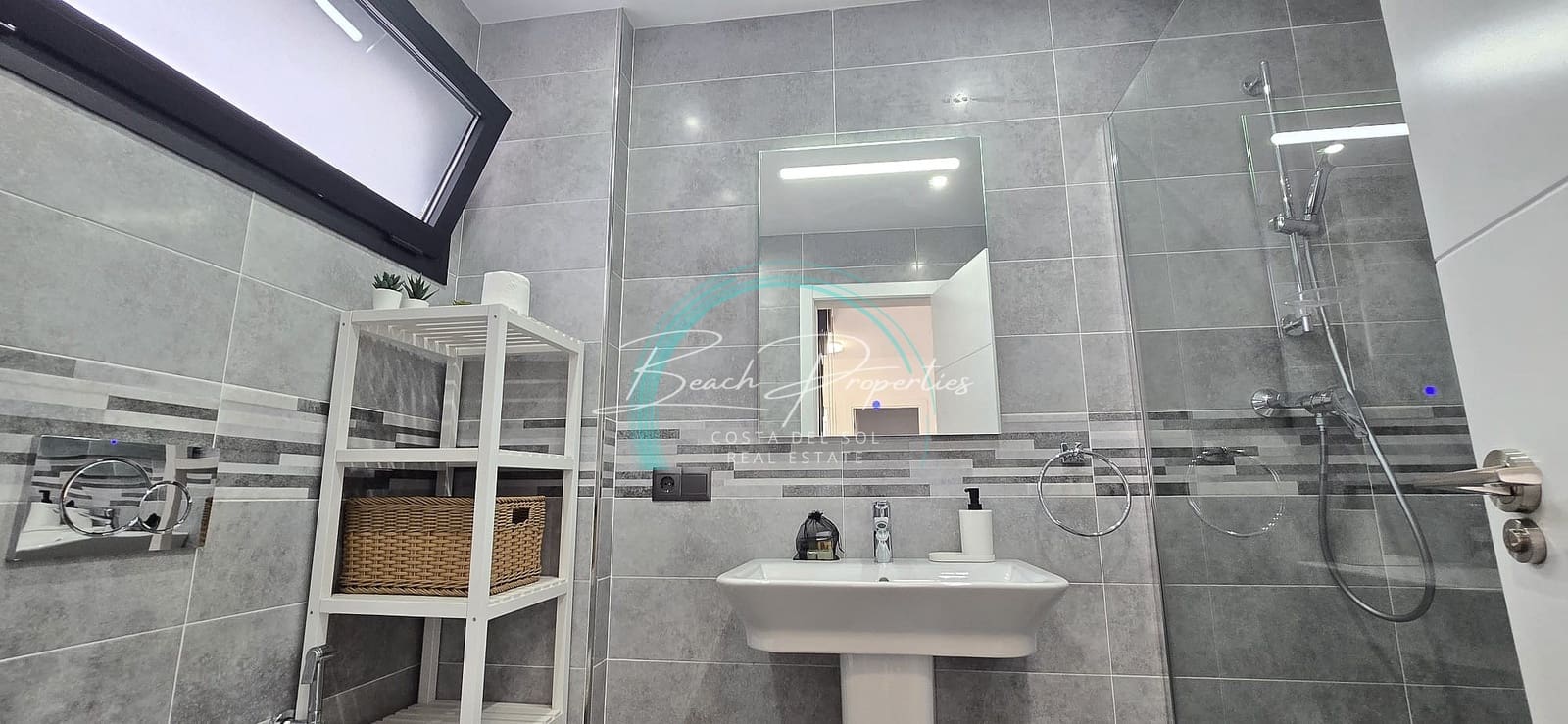 5 bedroom Villa for rent in Nerja with pool garage - € 2,500 (Ref: 9685876)