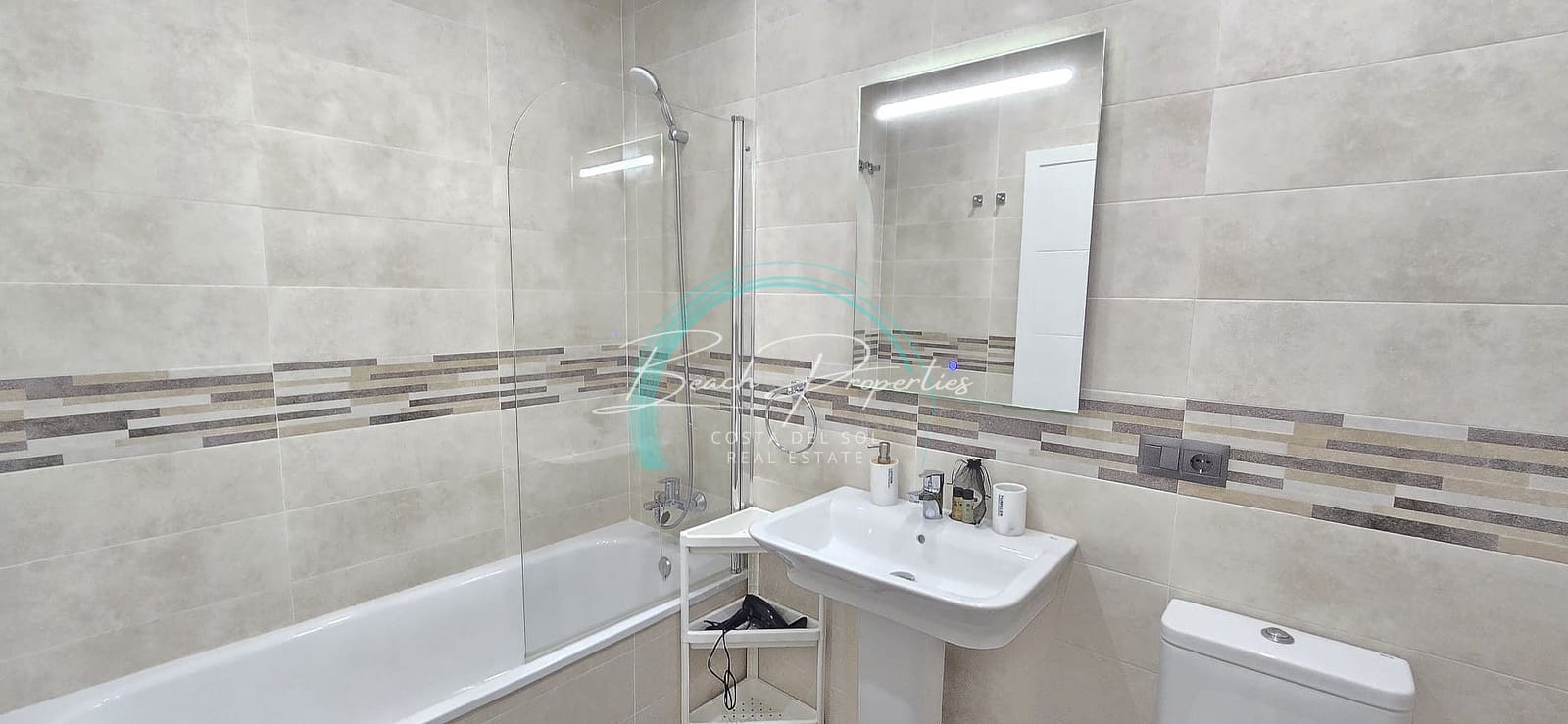 5 bedroom Villa for rent in Nerja with pool garage - € 2,500 (Ref: 9685876)