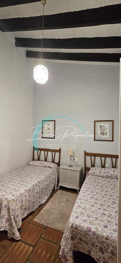 2 bedroom Townhouse for rent in Velez-Malaga with pool garage - € 1,300 (Ref: 9720738)