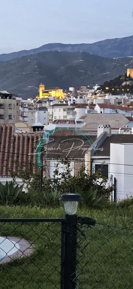 2 bedroom Townhouse for rent in Velez-Malaga with pool garage - € 1,300 (Ref: 9720738)