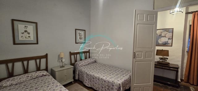 Casa de 2 habitaciones en Vélez-Málaga en alquiler con piscina garaje - 1.300 € (Ref: 9720738)