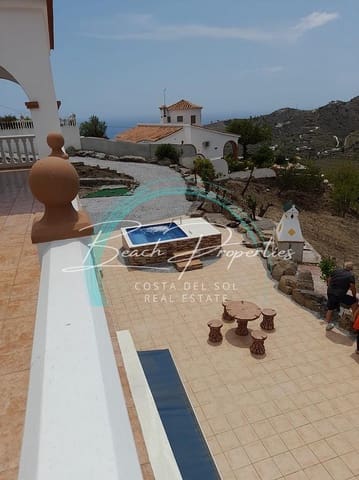 Maison de Ville de 3 chambres à louer à Torrox Pueblo, Torrox avec piscine garage - 1 200 € (Ref: 9722692)