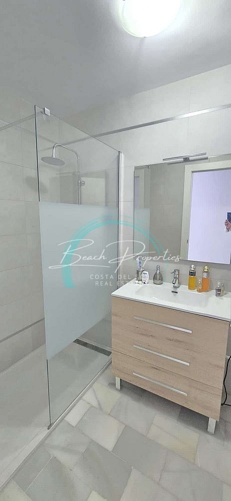 2 soveværelse Lejlighed til leje i Torrox-Costa - € 900 (Ref: 9747465)