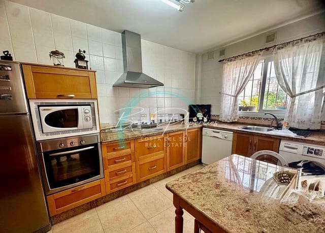 4 soveværelse Villa til salg i El Peñoncillo, Torrox med swimmingpool - € 490.000 (Ref: 9747515)