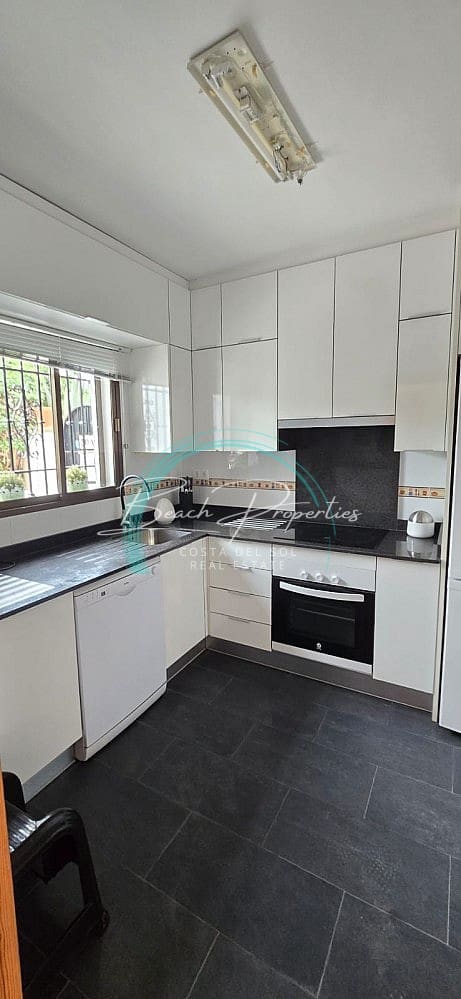 3 chambre Villa/Maison à vendre à Nerja avec piscine - 350 000 € (Ref: 9762402)