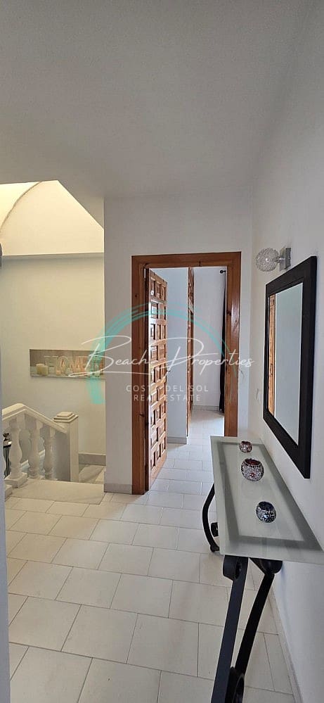 3 chambre Villa/Maison à vendre à Nerja avec piscine - 350 000 € (Ref: 9762402)