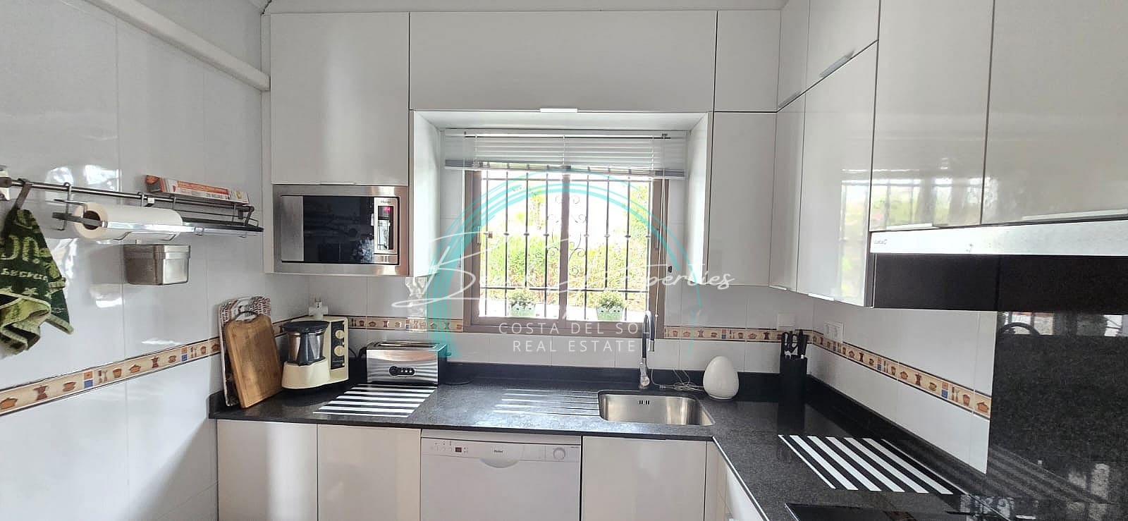 3 chambre Villa/Maison à vendre à Nerja avec piscine - 350 000 € (Ref: 9762402)