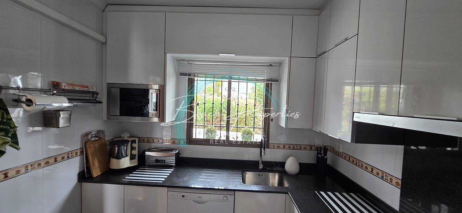 3 chambre Villa/Maison à vendre à Nerja avec piscine - 350 000 € (Ref: 9762402)