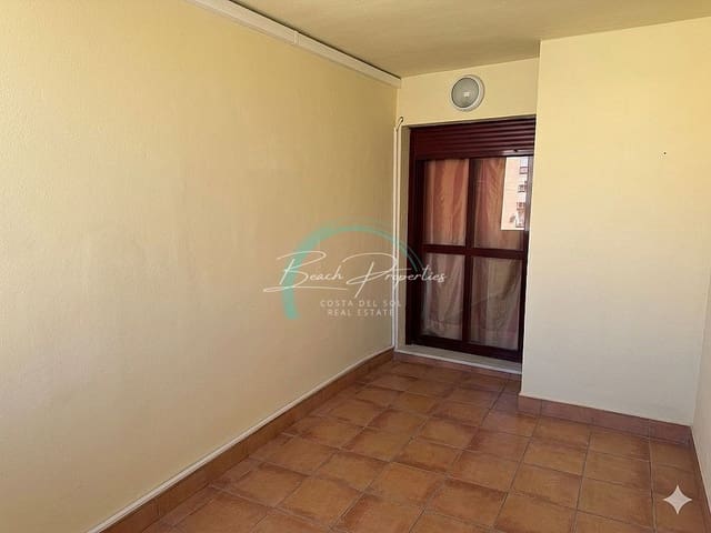 2 soveværelse Lejlighed til leje i Torrox-Costa, Torrox med swimmingpool garage - € 950 (Ref: 9775983)